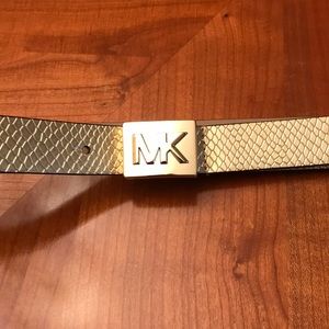 MICHAEL KORS Gold belt size Medium NWT